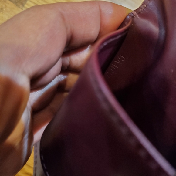 LOUIS VUITTON Virnes Key holder Classic Monogram print - Picture 2 of 9